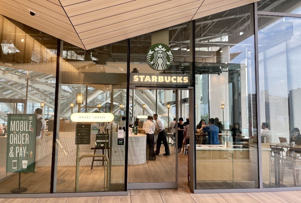 近くのスターバックスコーヒー 高輪ゲートウェイ駅店まで611m（徒歩8分）