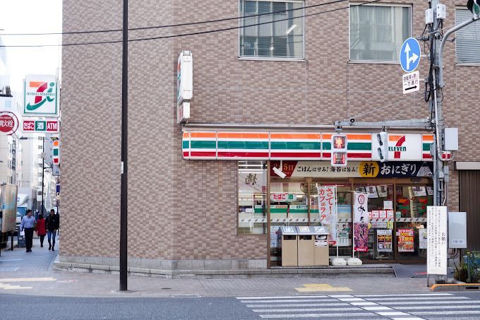 近くのコンビニまで91m（徒歩2分）