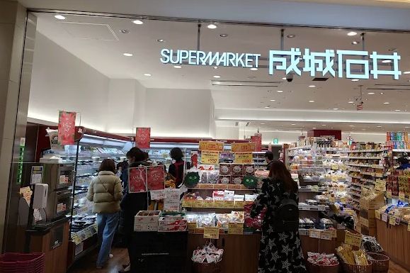 近くの成城石井 ららぽーと豊洲店まで684m（徒歩9分）