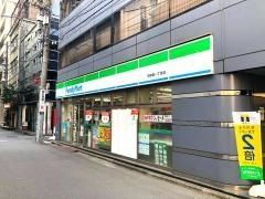近くのファミリーマート 内神田一丁目店まで52m（徒歩1分）