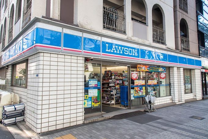 近くのコンビニまで408m（徒歩6分）