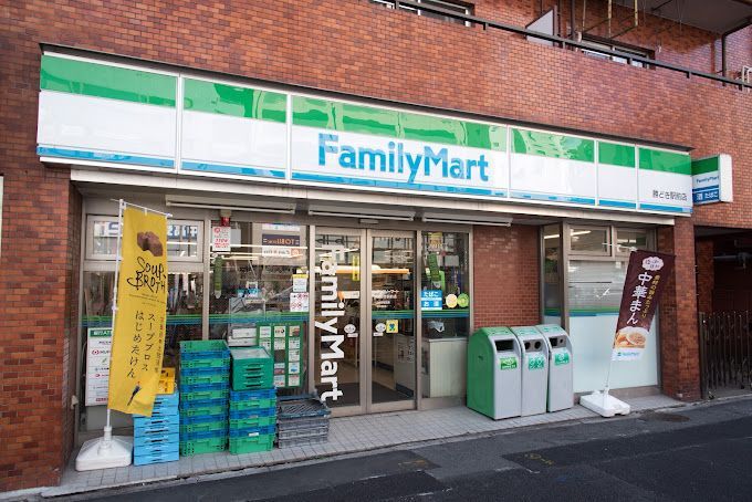 近くのファミリーマート 勝どき駅前店まで191m（徒歩3分）