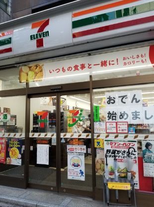 近くのセブンイレブン 港区乃木坂駅南店まで102m（徒歩2分）