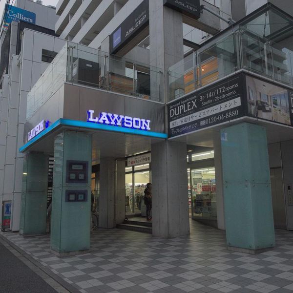 近くのローソン 六本木三丁目店まで208m（徒歩3分）