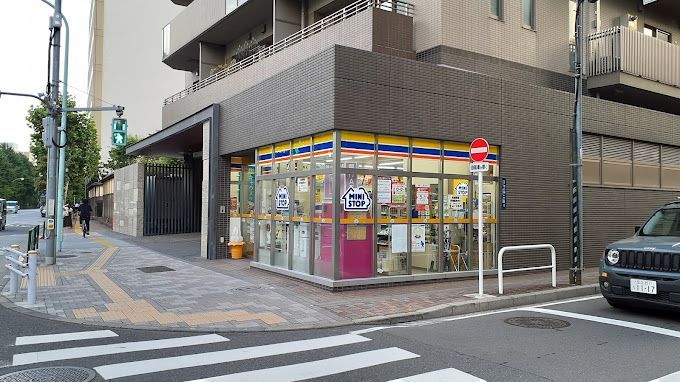 近くのミニストップ 上野池之端店まで349m（徒歩5分）