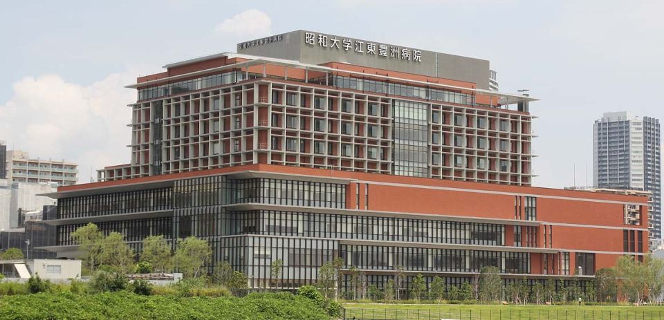 近くの昭和大学江東豊洲病院まで694m（徒歩9分）