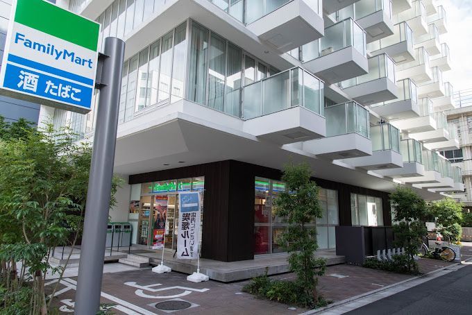 近くのファミリーマート 台東四丁目店まで101m（徒歩2分）