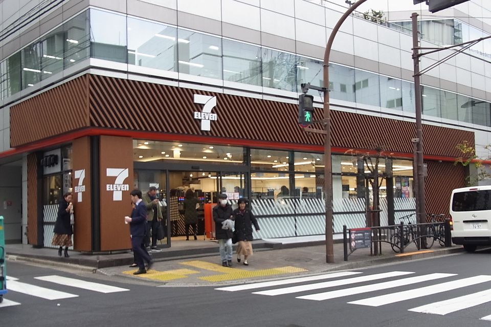 近くのセブンイレブン 麹町駅前店まで149m（徒歩2分）