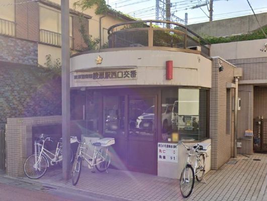 近くの綾瀬警察署綾瀬駅西口交番まで262m(徒歩4分)