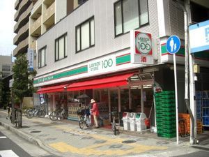 近くのローソンストア100 LS江古田店まで186m(徒歩3分)