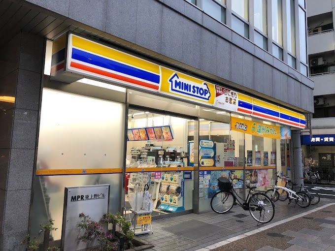 近くのコンビニまで190m（徒歩3分）