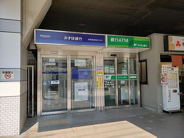 近くのゆうちょ銀行本店都営三田線志村三丁目駅出張所まで409m(徒歩6分)