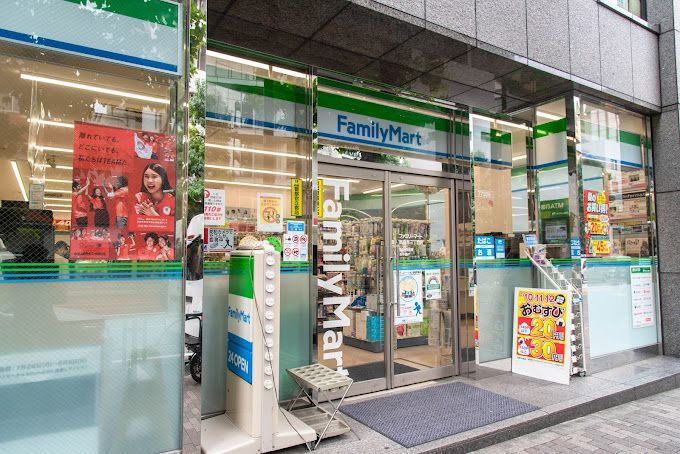 近くのコンビニまで226m（徒歩3分）