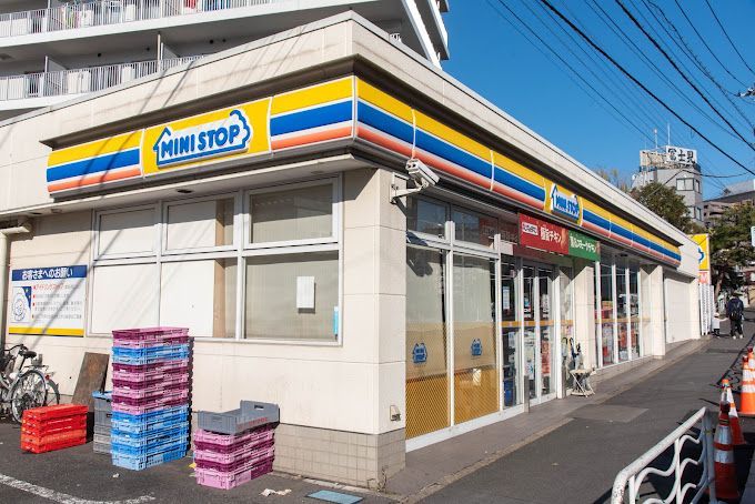 近くのミニストップ 福通越中島店まで125m（徒歩2分）