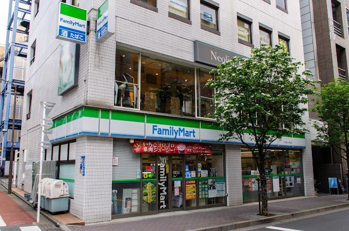 近くのファミリーマート 千代田小川町店まで119m（徒歩2分）