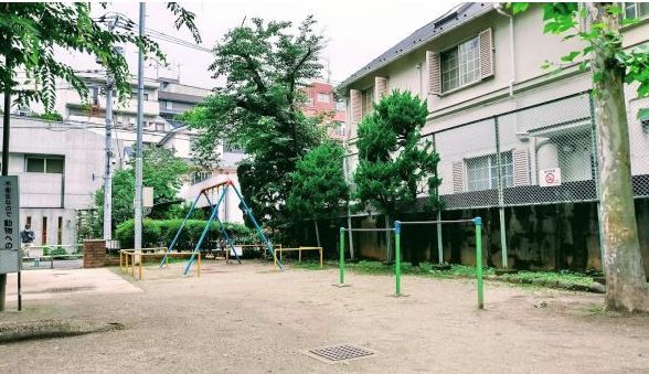 近くの巣鴨一丁目児童遊園まで789m(徒歩10分)