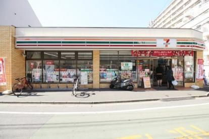 近くのセブンイレブン 高田馬場3丁目中央店まで116m（徒歩2分）
