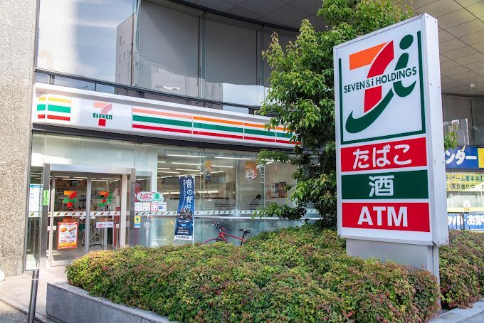 近くのコンビニまで215m（徒歩3分）