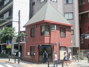 近くの赤坂警察署赤坂五丁目交番まで516m（徒歩7分）