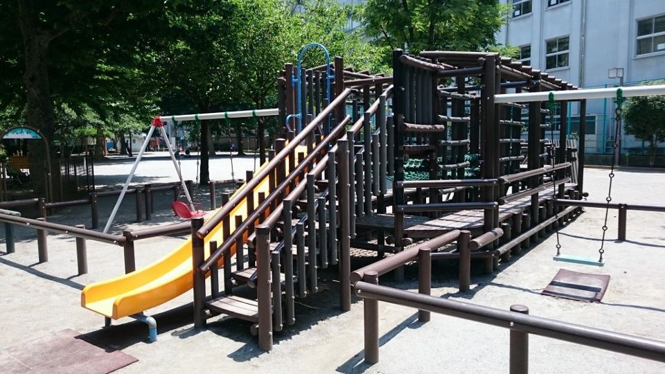 近くの柳北公園まで204m（徒歩3分）