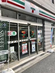 近くのセブンイレブン 千代田鍛冶町2丁目店まで83m（徒歩2分）
