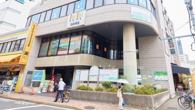 近くのファミリー薬局東陽町店まで329m(徒歩5分)