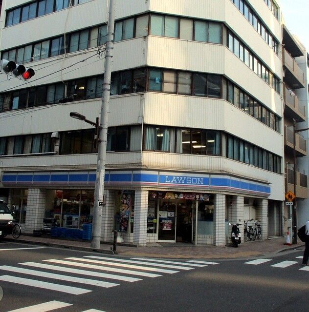 近くのローソン 東上野一丁目店まで103m（徒歩2分）