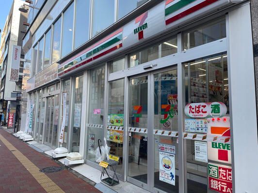 近くのセブンイレブン 高田馬場3丁目早稲田通り店まで138m（徒歩2分）