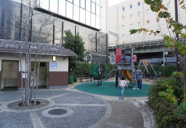 近くの小梅児童遊園まで292m（徒歩4分）