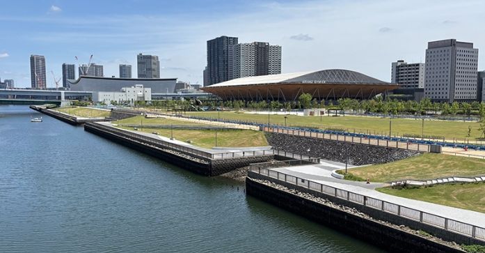 近くの有明親水海浜公園まで446m（徒歩6分）