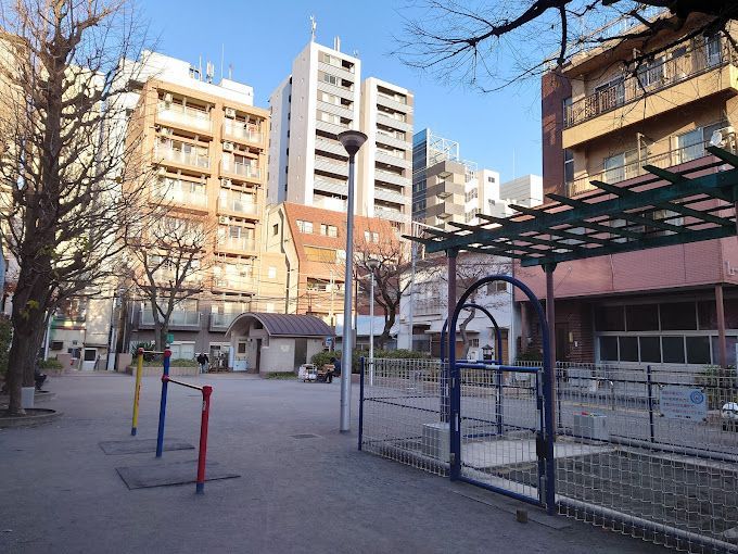 近くの御蔵前公園まで154m（徒歩2分）