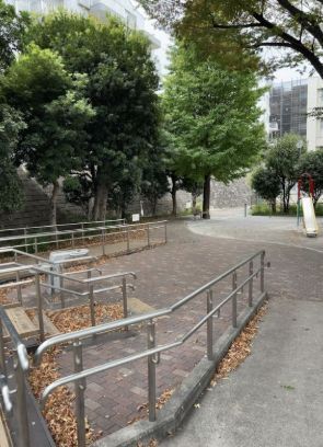 近くの元芝公園まで131m(徒歩2分)