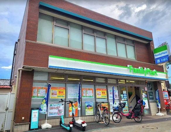 近くのファミリーマート 麻布運動場前店まで155m（徒歩2分）