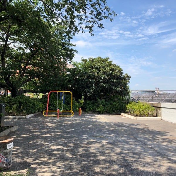近くの両国橋際児童遊園まで206m（徒歩3分）