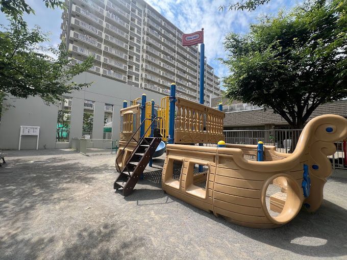 近くの古石場二丁目児童遊園まで61m（徒歩1分）