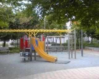 近くの新月島公園まで577m（徒歩8分）