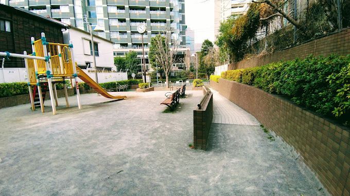 近くの二本榎児童遊園まで201m（徒歩3分）