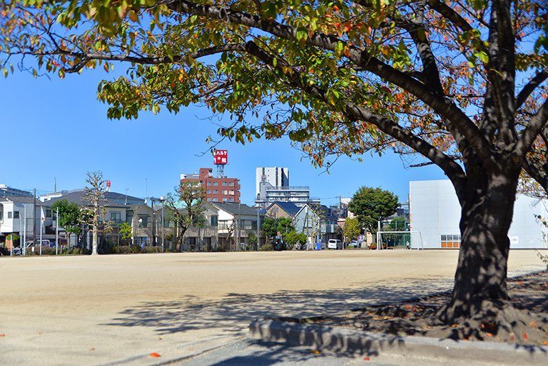 近くの公園まで528m（徒歩7分）