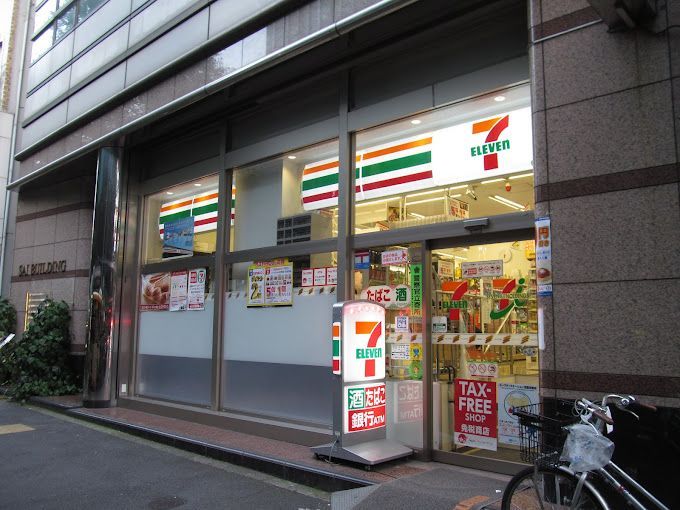 近くのコンビニまで181m（徒歩3分）