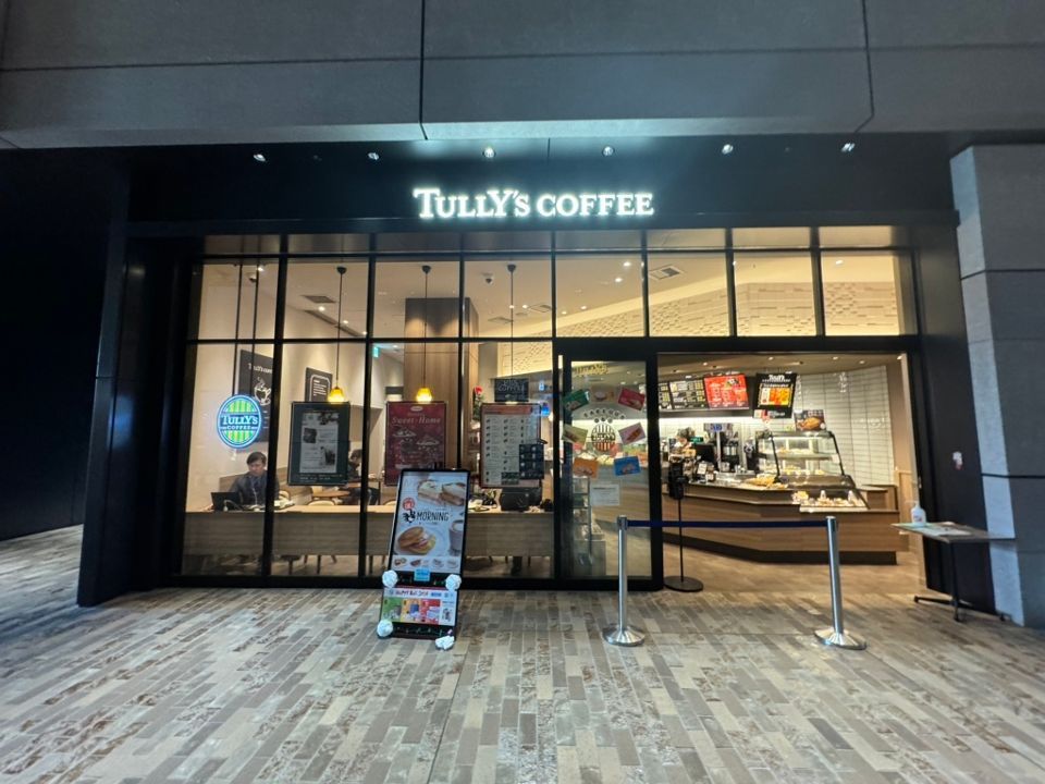 近くのタリーズコーヒー 日比谷フォートタワー店まで261m（徒歩4分）