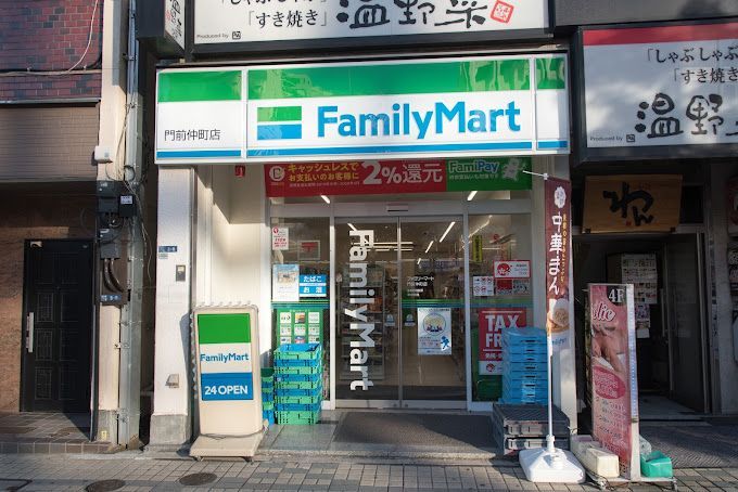 近くのファミリーマート 門前仲町店まで42m（徒歩1分）