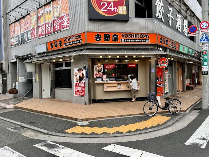 近くの飲食店まで441m（徒歩6分）