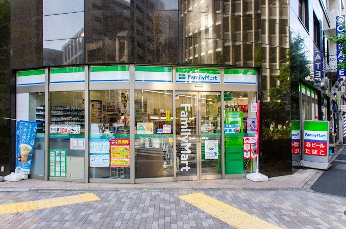 近くのファミリーマート 神田司町店まで102m（徒歩2分）