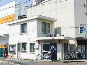 近くの小岩警察署京成小岩駅前交番まで350m（徒歩5分）