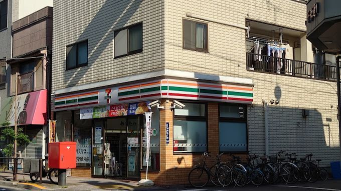 近くのコンビニまで286m（徒歩4分）