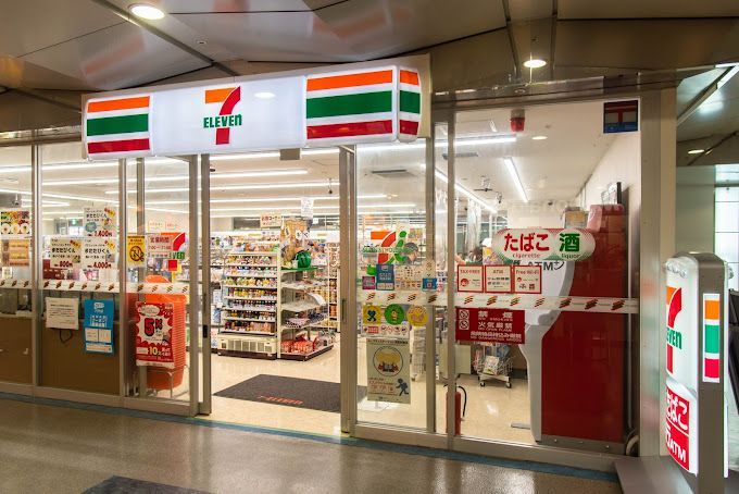 近くのコンビニまで425m（徒歩6分）