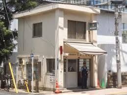 近くの高輪警察署白金三光町交番まで214m（徒歩3分）