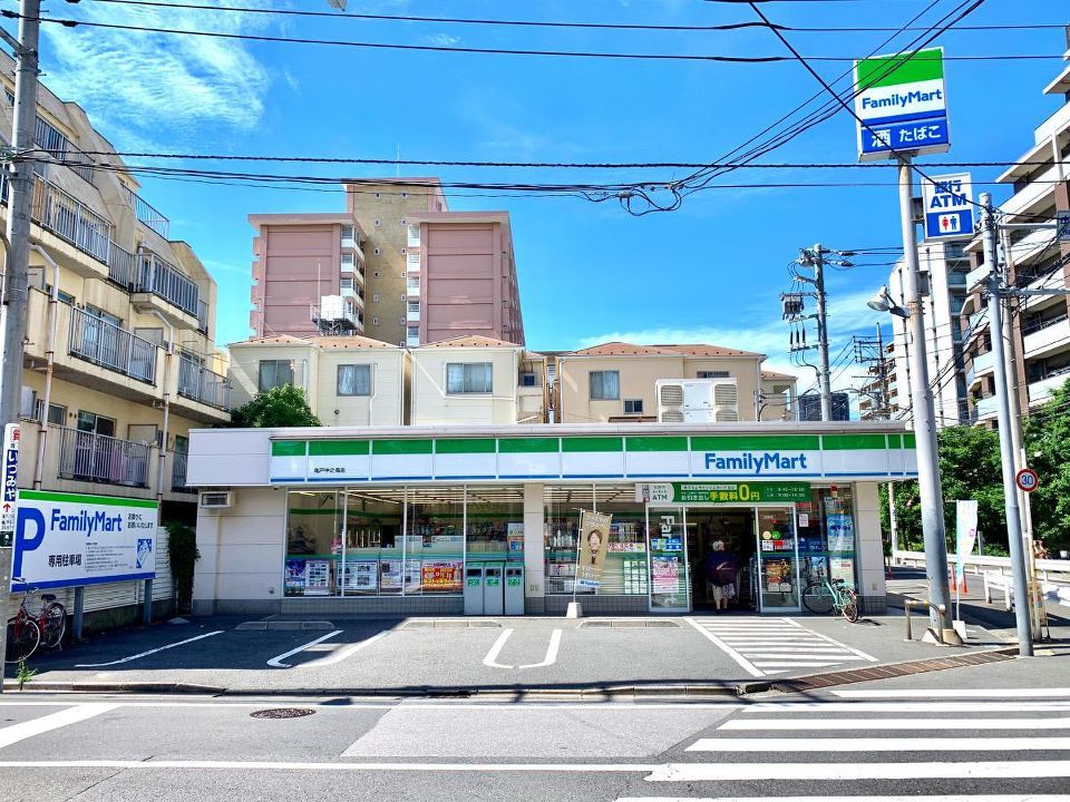 近くのファミリーマート 亀戸中之橋店まで364m（徒歩5分）