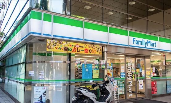 近くのファミリーマート 江東亀戸九丁目店まで178m（徒歩3分）