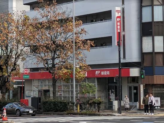 近くの外苑前郵便局まで406m（徒歩6分）
